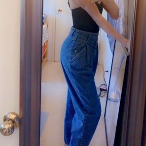 VINTAGE SUPER CUTE HIGH WAISTED MOM JEANS